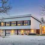 Villa Robukta L Jacuzzi L Sauna L Table Tennis Tromsø