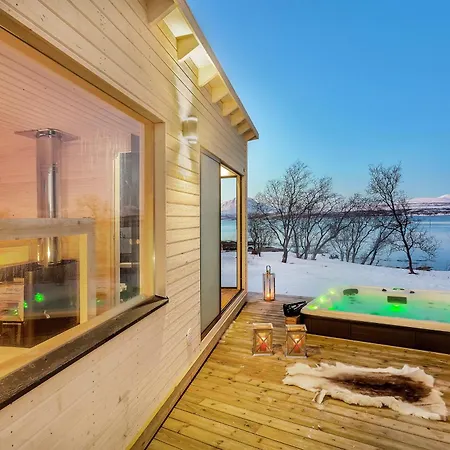 Robukta L Jacuzzi L Sauna L Table Tennis Villa Tromsø