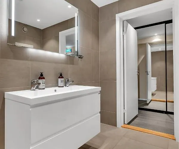 Robukta L Jacuzzi L Sauna L Table Tennis * Tromsø