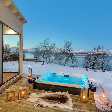 Robukta L Jacuzzi L Sauna L Table Tennis ترومسو