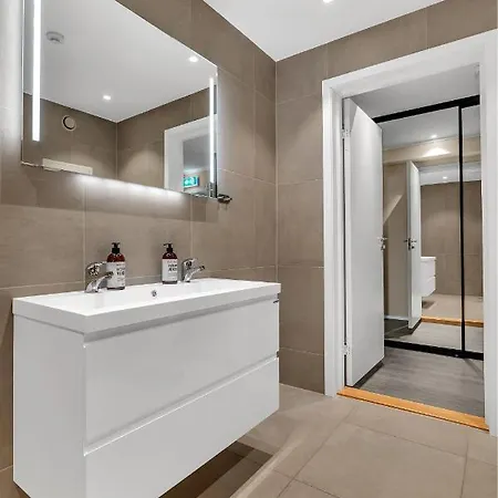 Robukta L Jacuzzi L Sauna L Table Tennis * ترومسو